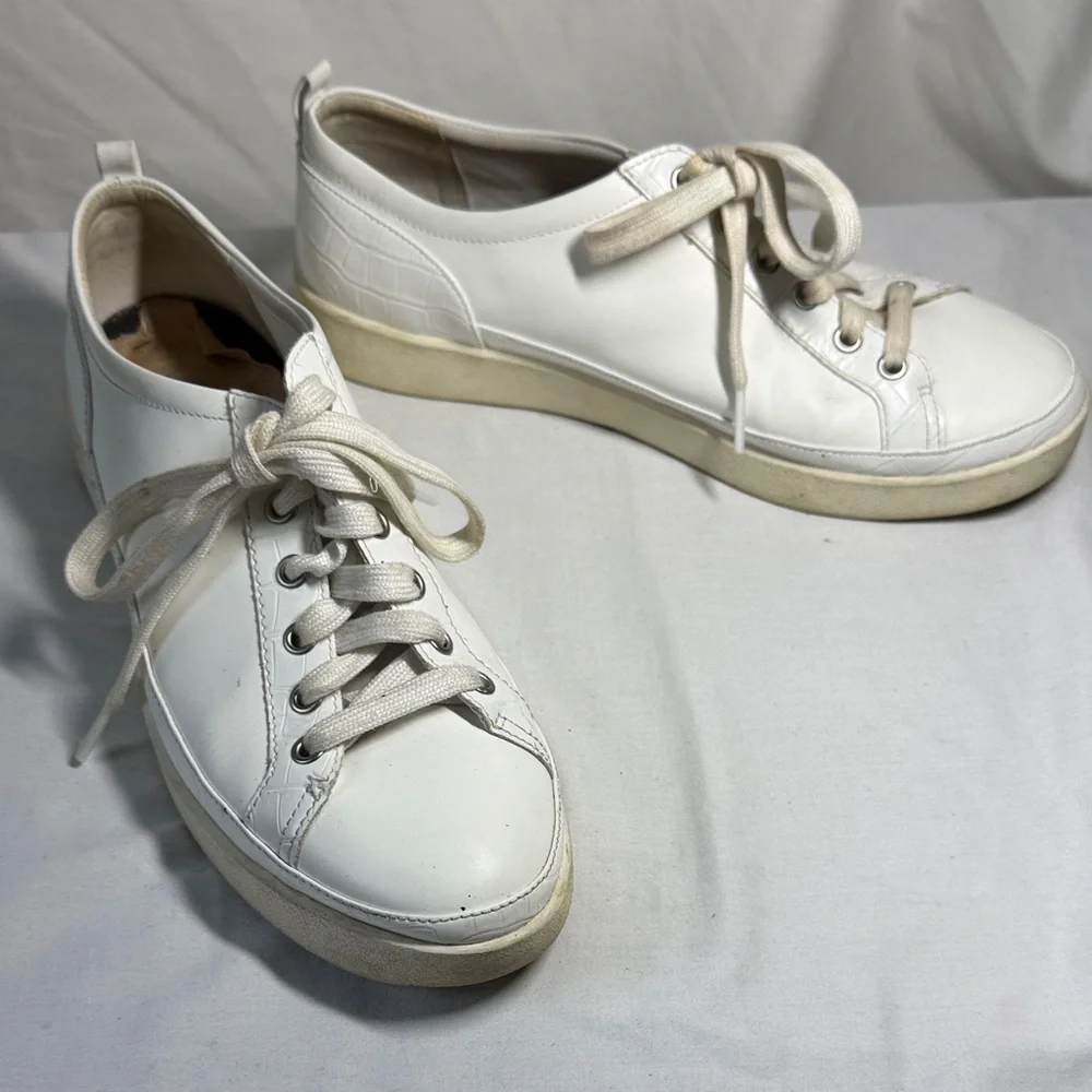 Vionic Winny White Leather Sneakers. 10.